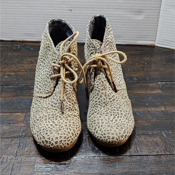 Toms leopard cheetah print Wedge heel boots Booties women's size 6 - Picture 2 of 7